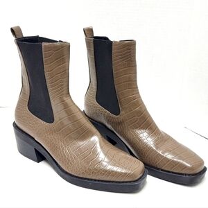 Open Edit Chelsea crocodile embossed elastic sides tan boots Size: 9M